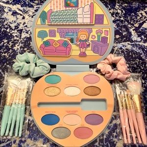 Polly Pocket Palette with PINK or BLUE Brush set Bundle